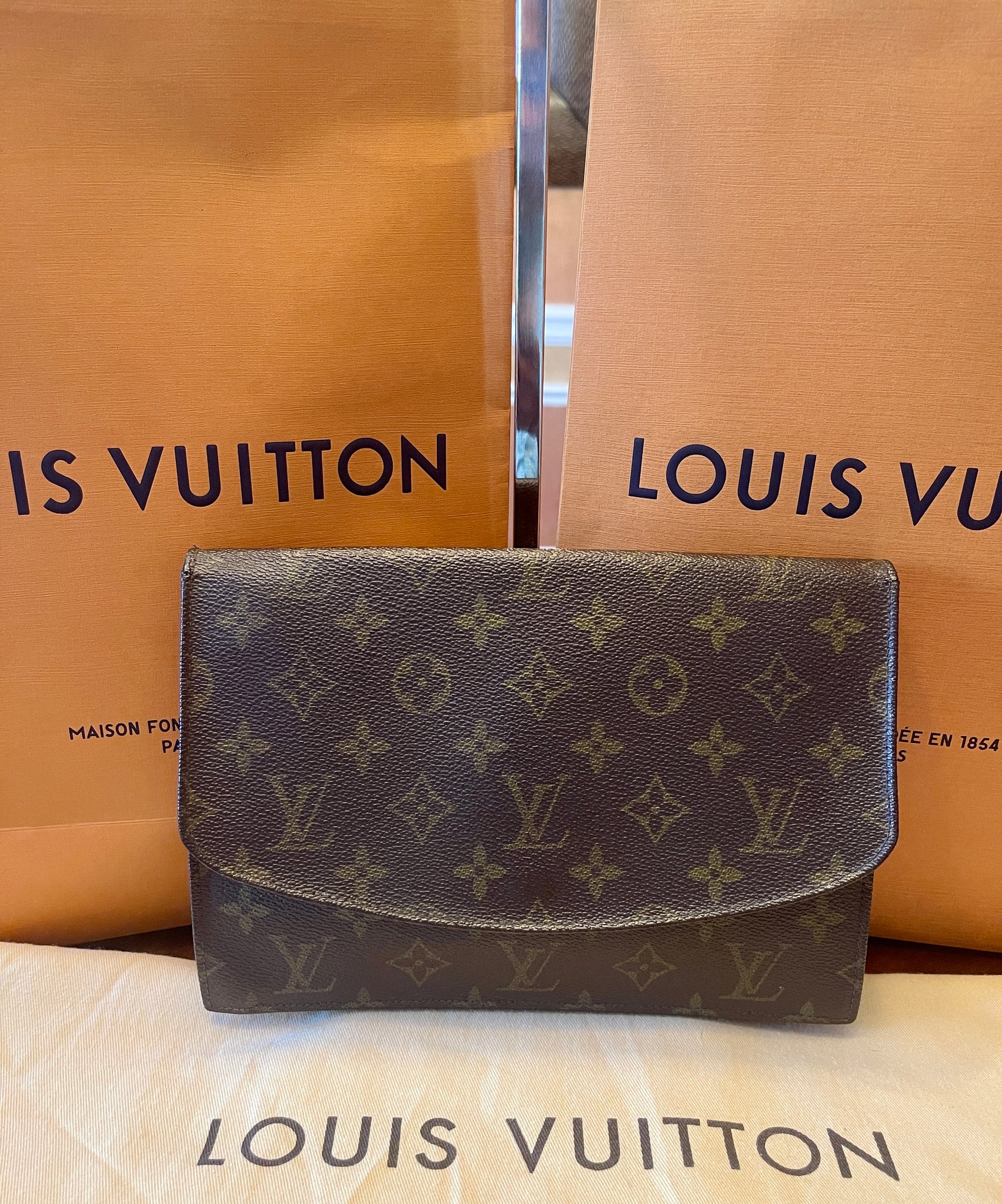 Authentic Louis Vuitton Rabat Clutch – Klassy Luxe Kollections