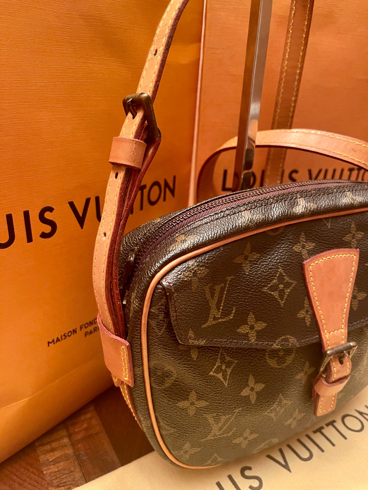 LOUIS VUITTON Jeune Fille Cross Body Bag Vintage Very Good Condition -  Chelsea Vintage Couture