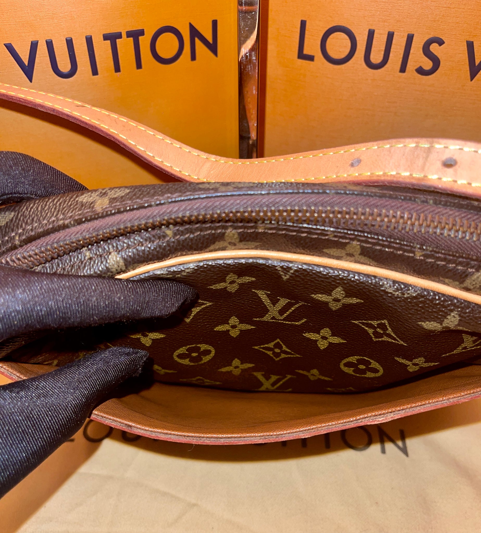 Louis Vuitton Jeune Fille MM Crossbody – honeylambhaus